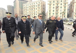 مدير أمن القاهرة للمواطنين بالتحرير:” نبذل الغالي والنفيس من أجل تحقيق أمنكم”