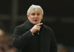 هيوز يطالب لاعبي ستوك سيتي باستغلال أخطاء دفاع ليفربول