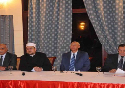 وزير الأوقاف يلتقي محافظ أسوان ونائب وزير الإسكان لحل مشاكل الإسكان والمرافق