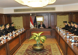 وزير الداخلية يعقد إجتماعاً مع مساعدىه لمتابعة تنفيذ السياسات الأمنية