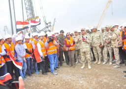 بالصور والفيديو..تغطية خاصة لراديو مصر ..القوات المسلحة تنفذ ٣ أنفاق للسيارات والسكة الحديد أسفل قناة السويس