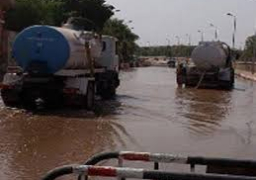 محافظ أسوان يتابع إصلاح كسر مفاجئ بخط الطرد الرئيسي للصرف الصحى بمنطقة فيلة