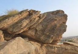 إغلاق مطلع المقطم للقادم من الأوتوستراد وصلاح سالم بسبب صخرة آيلة للسقوط