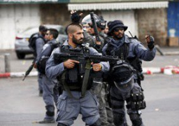 اعتقال شاب فلسطينى على يد سلطات الاحتلال المحتلة بزعم حيازته سكينا