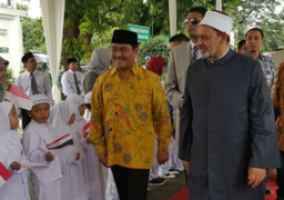 أحمد الطيب : الأزهر حارس الوسطية واحتضانه للمسلمين ضمن له البقاء حيا حتى اليوم