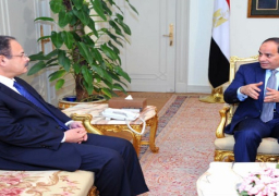 الرئيس السيسي يلتقي بوزير الداخلية فور وصوله إلى مقر إقامته بشرم الشيخ