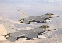 الطيران التركي يقصف قواعد للمتمردين الاكراد بالعراق بعد اعتداء انقرة