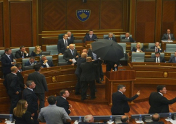 المعارضة في كوسوفو تطالب باستقالة الحكومة وإجراء انتخابات جديدة