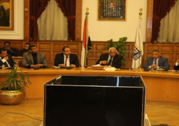 بالصور .. محافظ القاهرة يستعرض مع نواب البرلمان أهم المشاكل في دوائرهم