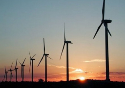 اليوم.. وصول بعثة اقتصادية إيطالية لبحث إقامة مزرعة لتوليد طاقة الرياح