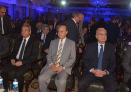 رئيس الوزراء يطلق اشارة بدء الملاحة بقناة شرق بورسعيد