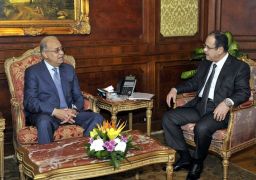 رئيس الوزراء يلتقي وزير الداخلية لمتابعة تحقيقات حادث الدرب الاحمر