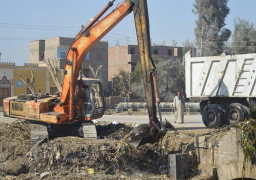 رفع 215 طن مخلفات وخطة لتطهير الترع في قرى منفلوط