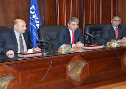 شريف فتحي يلتقي النحاس والعاملين بالخدمات الجوية