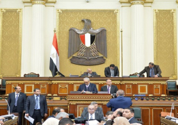 عبد العال مناشدا النواب: تفضلوا بالدخول للقاعة.. النصاب يختل