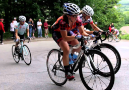 متسابقة تخدع الاتحاد الدولي لسباق الدراجات وتستعين بموتور خفي