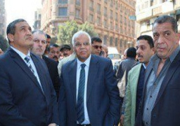 محافظ القاهرة يتفقد حملات تطهير إشغالات محال سوق الكهرباء