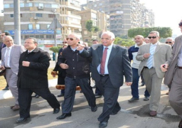 محافظ القاهرة يحيل العاملين بإدارة الجبانات إلى النيابة العامة