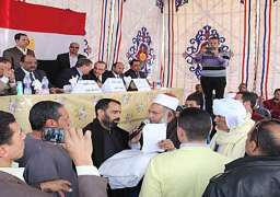 محافظ بني سويف ومدير الأمن يشهدان جلسة صلح لإنهاء خصومة ثأرية بين عائلتين