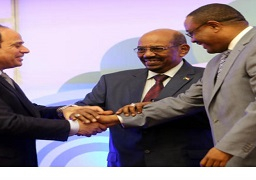 سفير مصر بالخرطوم : القمة الثلاثية ركزت على سبل دفع وتطوير العلاقات الأخوية