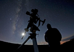 معهد الفلك : القمر يقترب من الزهرة وعطارد بسماء مصر السبت المقبل