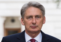 فيليب هاموند: بريطانيا غير متأكدة من جدية الانسحاب الروسي من سوريا