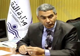 وزير النقل يعتذر للمصابين عن سوء مستوى الخدمة في السكة الحديد ويدعو رجال الأعمال للاستثمار في مجال النقل