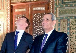 السفير البريطانى من وزارة التعليم:”هنا دافع طه حسين عن مجانية التعليم”