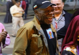 استقبال حاشد للفنان العالمى دانى جلوفر بالأقصر