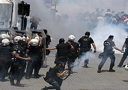 اعتقال 65 طالبا وطالبة في جامعتي إزميت و أورفة بتركيا