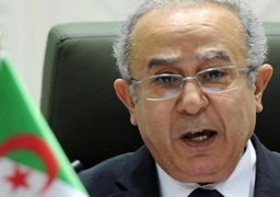 الجزائر تحذر من أي “مغامرة عسكرية” في ليبيا