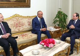 الرئيس السيسي يستقبل وزير الداخلية الجزائري