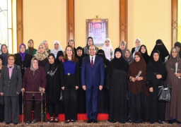 بالصور : الرئيس السيسي يكرم الأمهات المثاليات من مختلف المحافظات