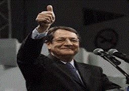 الرئيس القبرصي يهنىء الشرطة والخارجية القبرصية على إنهاء عملية اختطاف الطائرة المصرية