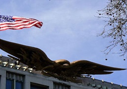 السفارة الأمريكية بالقاهرة تعرب عن ارتياحها لانتهاء أزمة اختطاف الطائرة