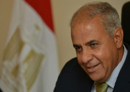 السيسي يتابع موقف الطائرة المختطفة ويكلف السفير بمتابعة التطورات