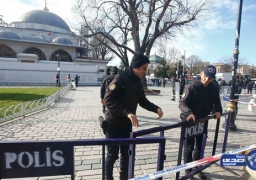 امرأتان مسلحتان تهاجمان مركزا للشرطة في اسطنبول
