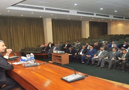 بالصور ..وزير النقل يستجيب لمطالب الكمسا رية ومساعديهم