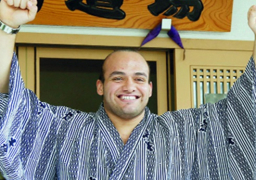 الرئيس السيسي يلتقي بطل السومو المصري عبدالرحمن شعلان