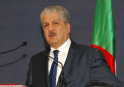 رئيس وزراء الجزائر يؤكد أن بلاده ليست في حالة إفلاس