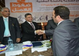 بالصور.. سرور يوزع الكئوس وشهادات التقدير علي 36 شركة في أسبوع السلامة بالمنوفية