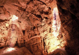 اكتشاف كهفين جيولوجيين في سلطنة عمان