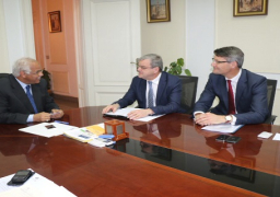 محافظ القاهرة: مشروعات لتطوير ادارة المخلفات والنقل الجماعى مع البنك الأوروبى