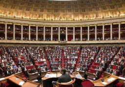 “الشيوخ الفرنسي” يتمسك بإسقاط الجنسية في قضايا الإرهاب عن مزدوجي الجنسية فقط