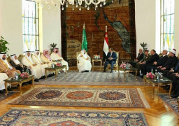 بالفيديو والصور… الرئيس يعقد جلسة مباحثات موسعة مع خادم الحرمين الشريفين، ويمنحه قلادة النيل