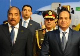 بالفيديو : الرئيس عبد الفتاح السيسي يستقبل الرئيس الموريتاني محمد ولد عبد العزيز بمطار القاهرة