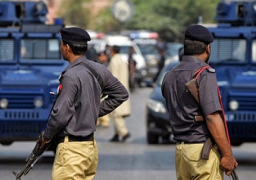 استسلام جماعة مسلحة وإطلاق سراح 24 من أفراد الشرطة بباكستان