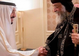 البابا تواضروس يزور العاهل السعودي في مقر إقامته في أول لقاء من نوعه