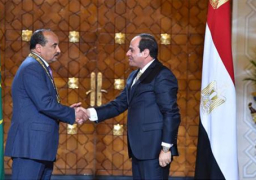 السيسي يصدر قرارا جمهوريا بمنح الرئيس الموريتاني قلادة النيل