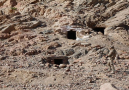 بالصور..ضبط 3 فتحات أنفاق على الشريط الحدودي بسيناء و24 مزرعة خشخاش
